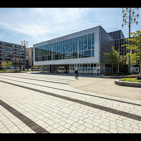 Heerlen, Burgemeester Van Grunsvenplein | Façade Beton