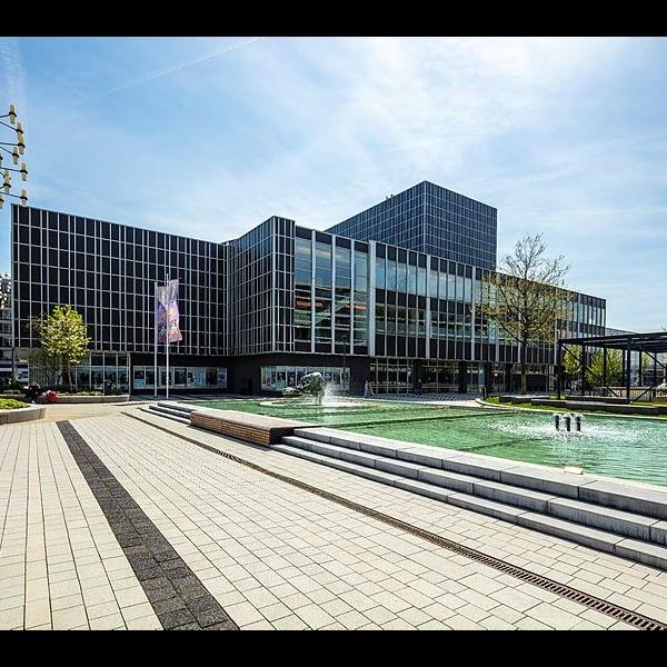 Heerlen, Burgemeester Van Grunsvenplein | Façade Beton