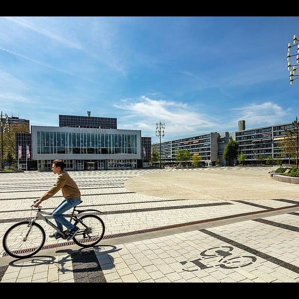 Heerlen, Burgemeester Van Grunsvenplein | Façade Beton