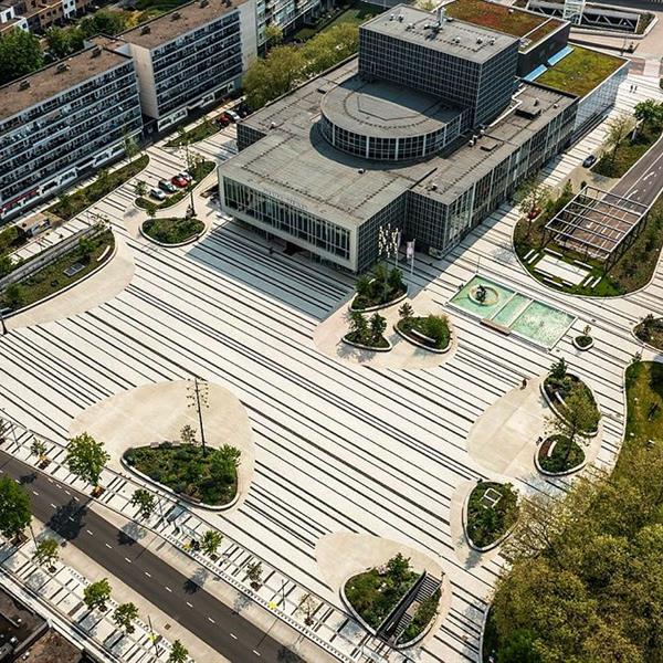 Heerlen, Burgemeester Van Grunsvenplein | Façade Beton