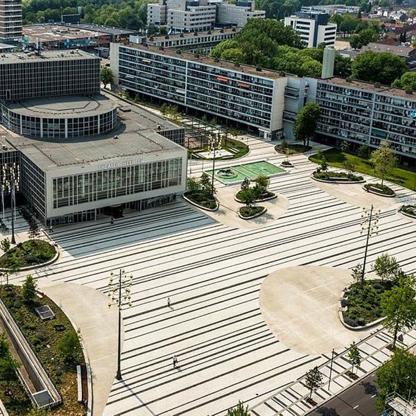 Heerlen, Burgemeester Van Grunsvenplein | Façade Beton