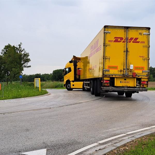 Rotonde verbindingsweg Panheel Provinciale weg N273 | Façade Beton