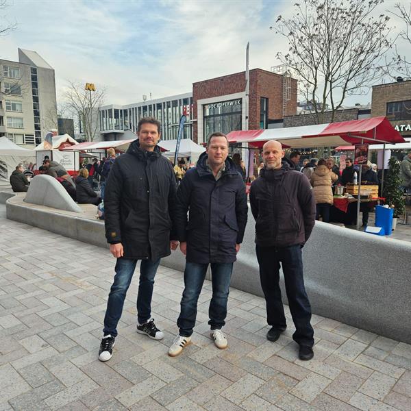 Feestelijke opening van het vernieuwde Stadsplein in Capelle Centrum | Façade Beton