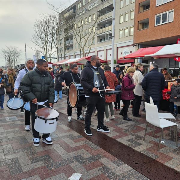 Feestelijke opening van het vernieuwde Stadsplein in Capelle Centrum | Façade Beton