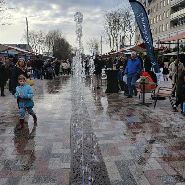 Feestelijke opening van het vernieuwde Stadsplein in Capelle Centrum | Façade Beton