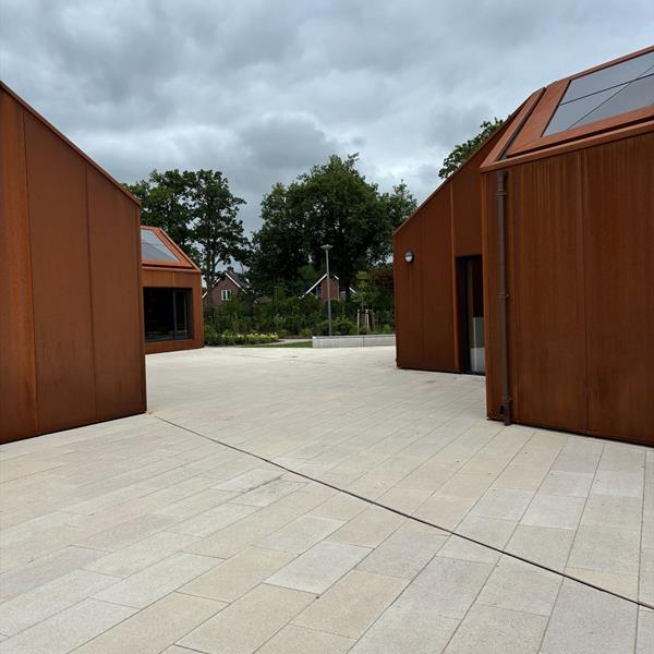 Duurzame en hoogwaardige buitenruimte voor vernieuwbouw CSG Reggestijn in Nijverdal | Façade Beton